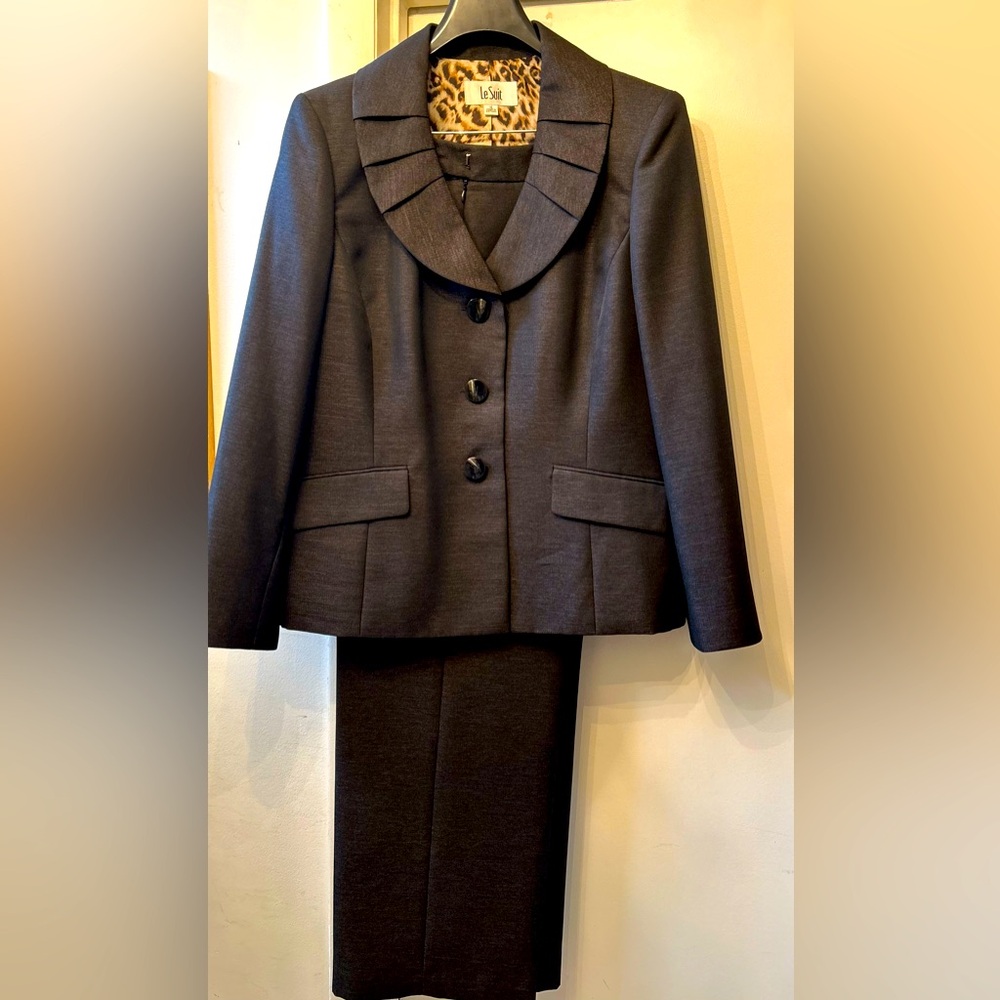 Brown 2-piece LeSuit pantset, Size 16